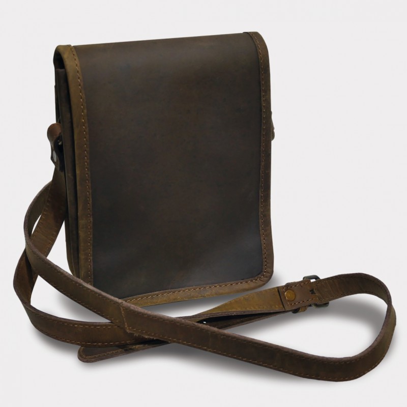 Photo de Nos Sacs en cuir pour Homme Sac à bandoulière \\"Manchester XS\\" chez L instant Cuir Photo de Nos Sacs en cuir pour Homme Sac à bandoulière \\"Manchester XS\\" chez L instant Cuir